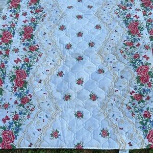 NOSWOT Floral Full Bedspread Quilted Ruffled Drop Roses Romantic Cottage Crisp